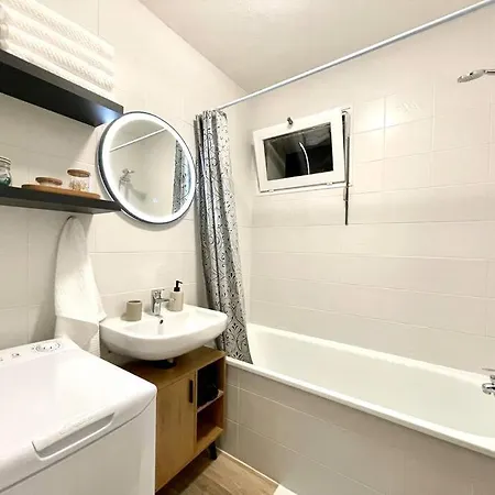 - Lit Queen Size - Proximite Geneve Saint-Julien-en-Genevois