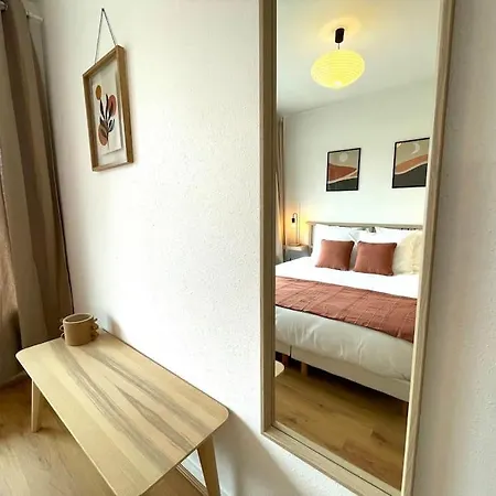 - Lit Queen Size - Proximite Geneve * Saint-Julien-en-Genevois
